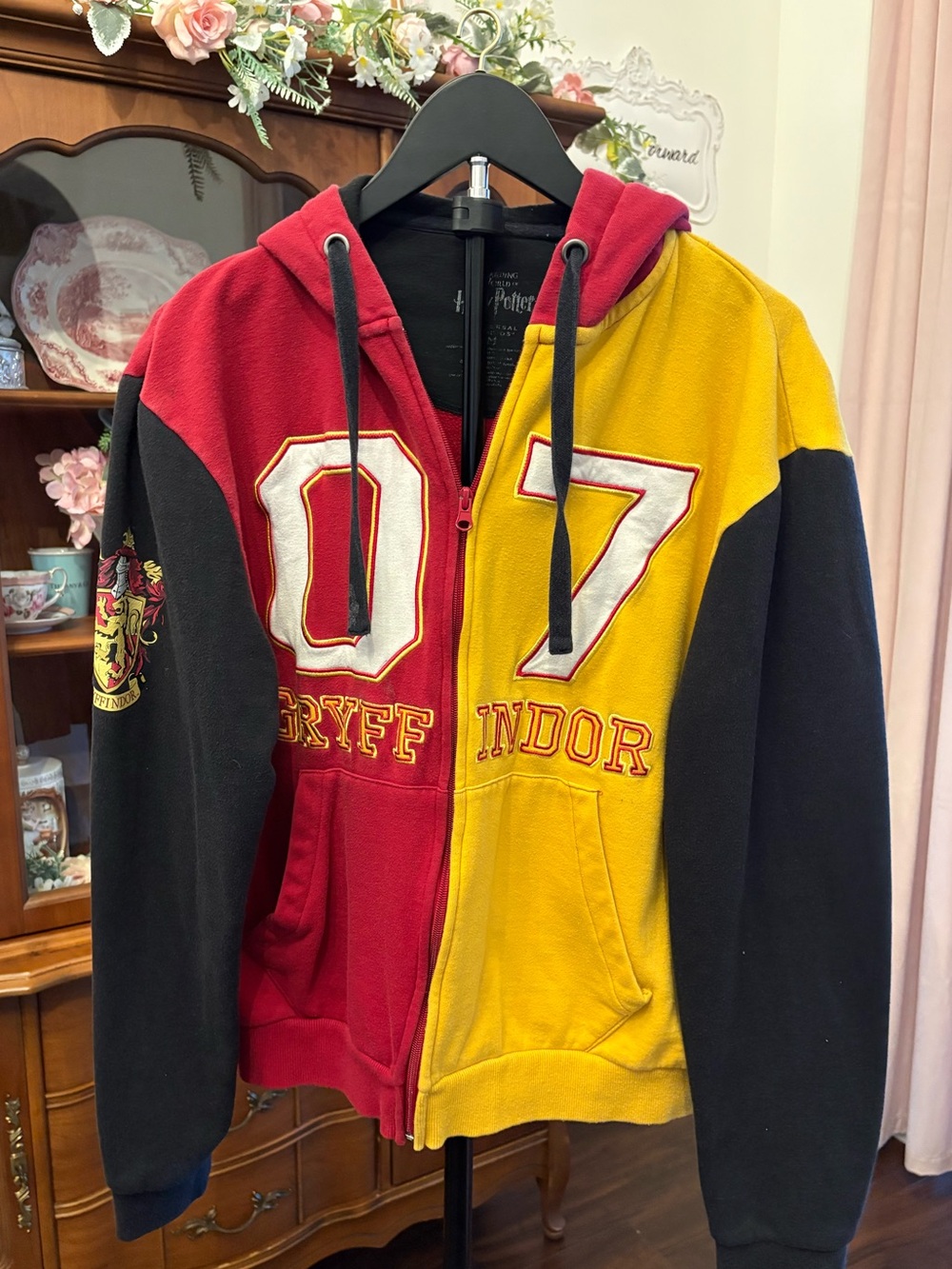 Universal Studios Harry Potter Gryffindor Quidditch hoodie Size Medium